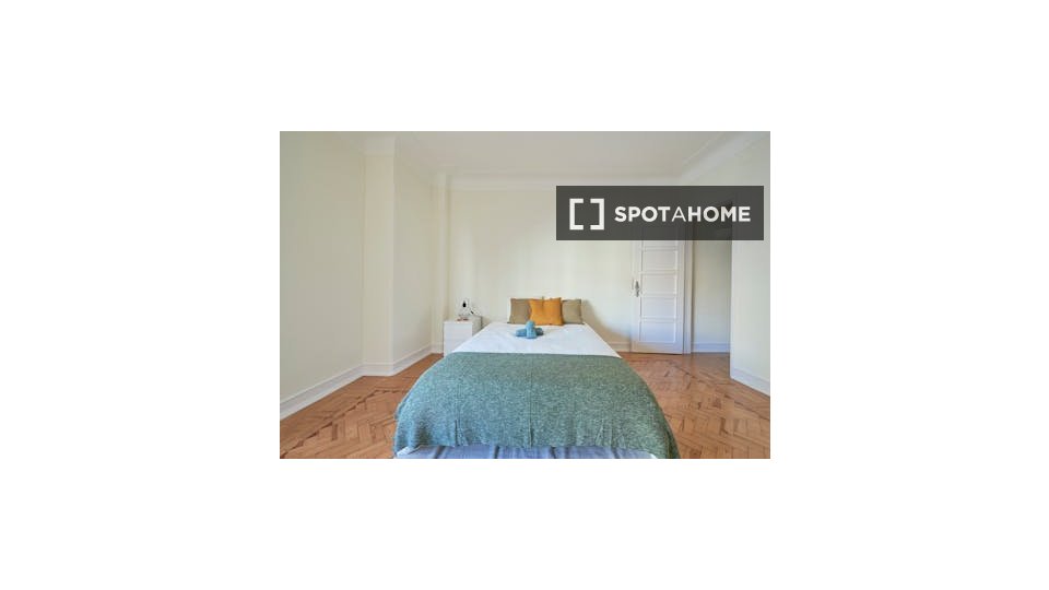 Double room Lisbon, 5 beds — photo 8