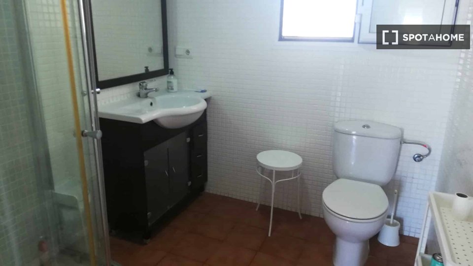 Double room Valencia, 3 beds — photo 8