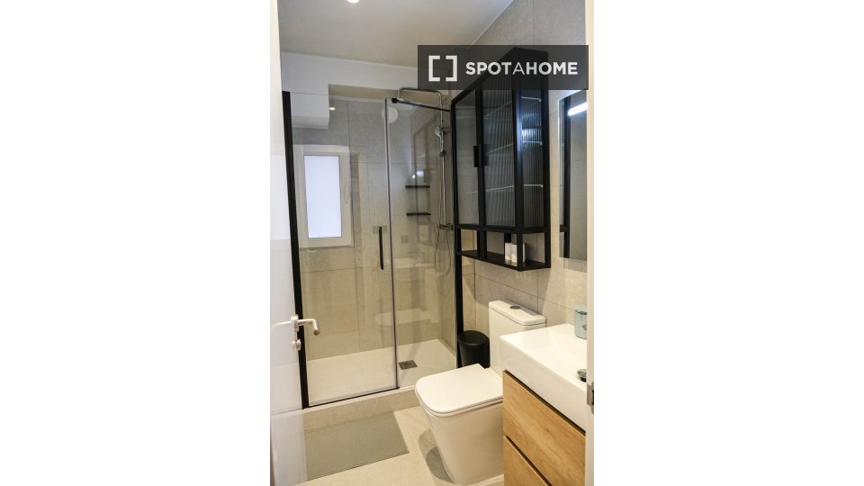 Double room Alicante, 4 beds, 83m² — photo 17