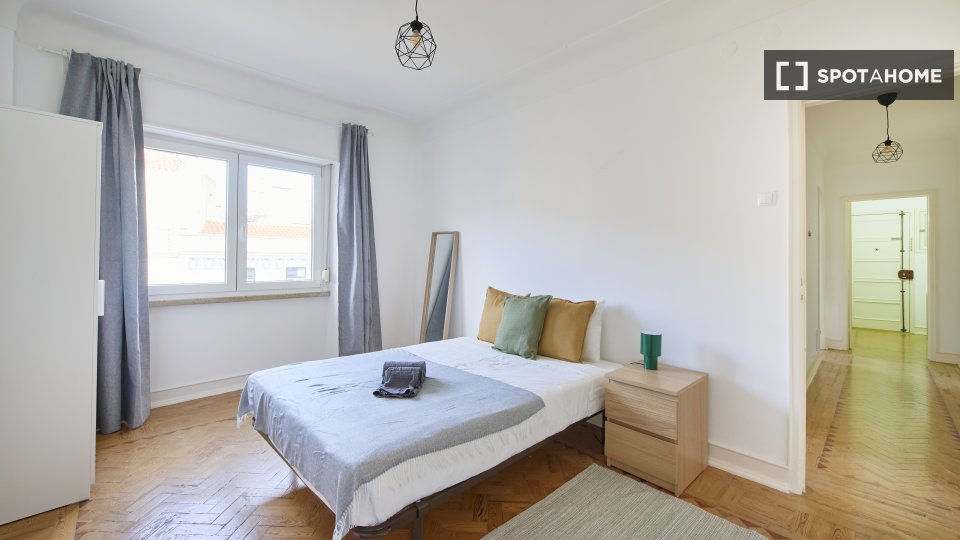 Double room Lisbon, 5 beds — photo 1