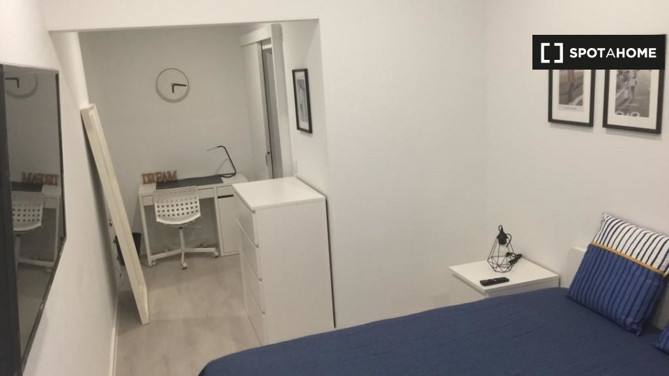 Double room Lisbon, 9 beds — photo 1