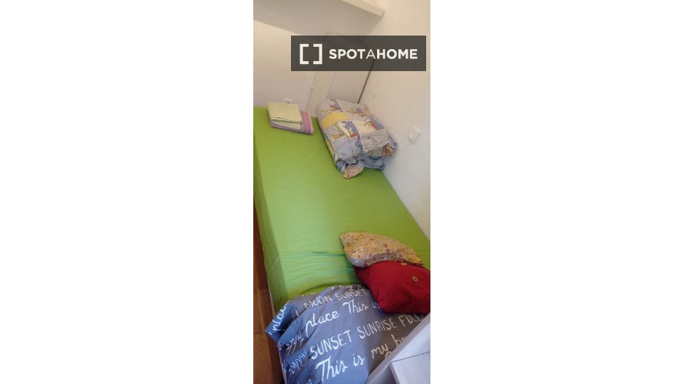 Double room Madrid, 3 beds — photo 82
