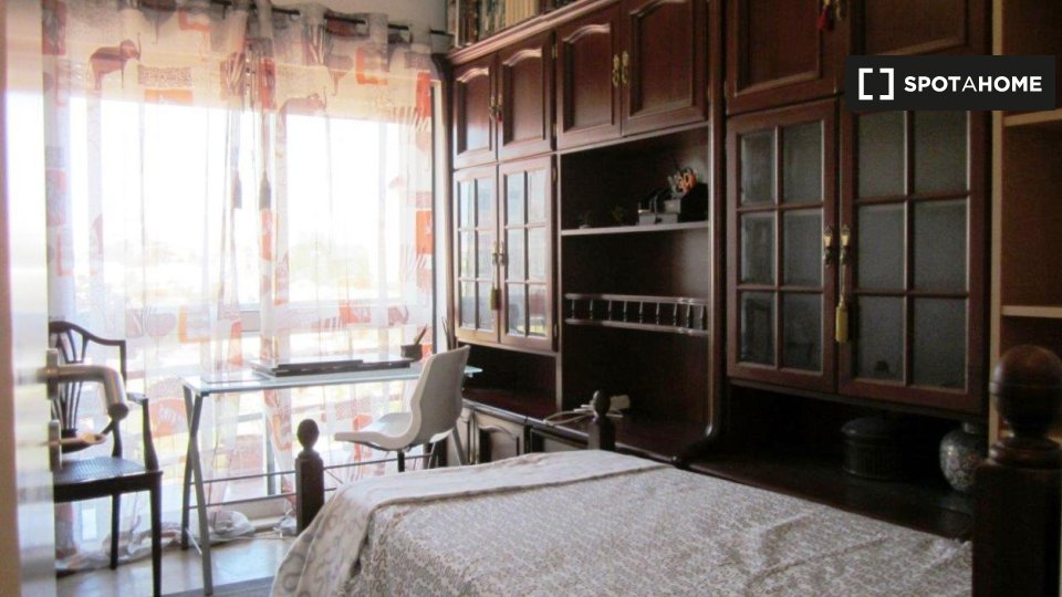 Double room Lisbon, 4 beds, 12m² — photo 14