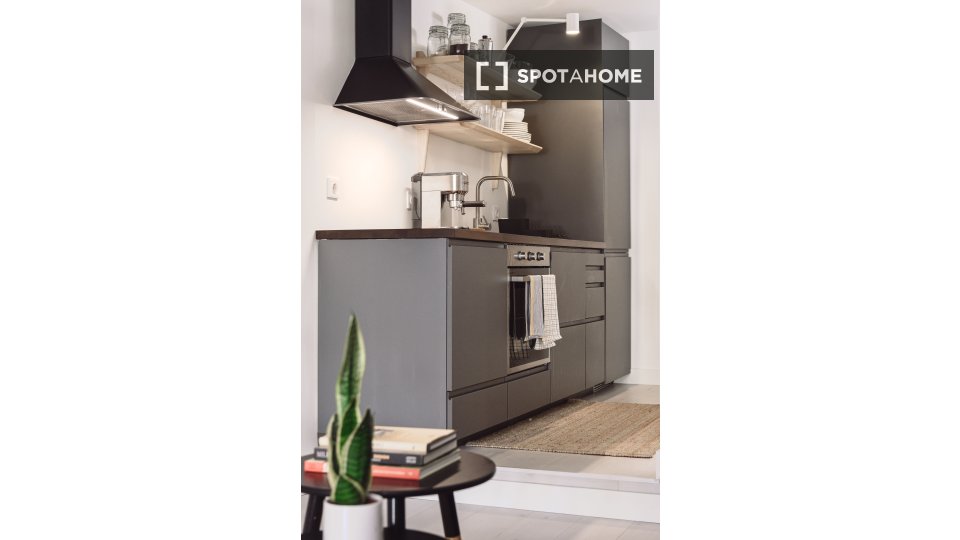 Apartment Lisbon, 1 bed, 80m² — photo 12