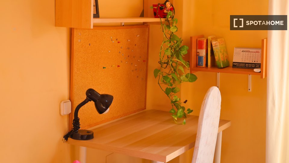 Double room Valencia, 3 beds, 110m² — photo 18
