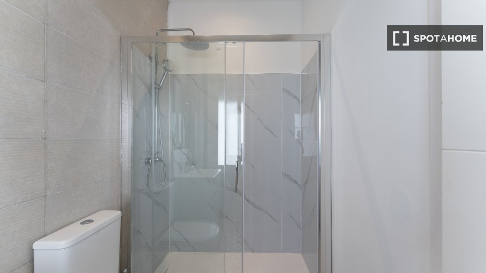 Double room Madrid, 6 beds — photo 3