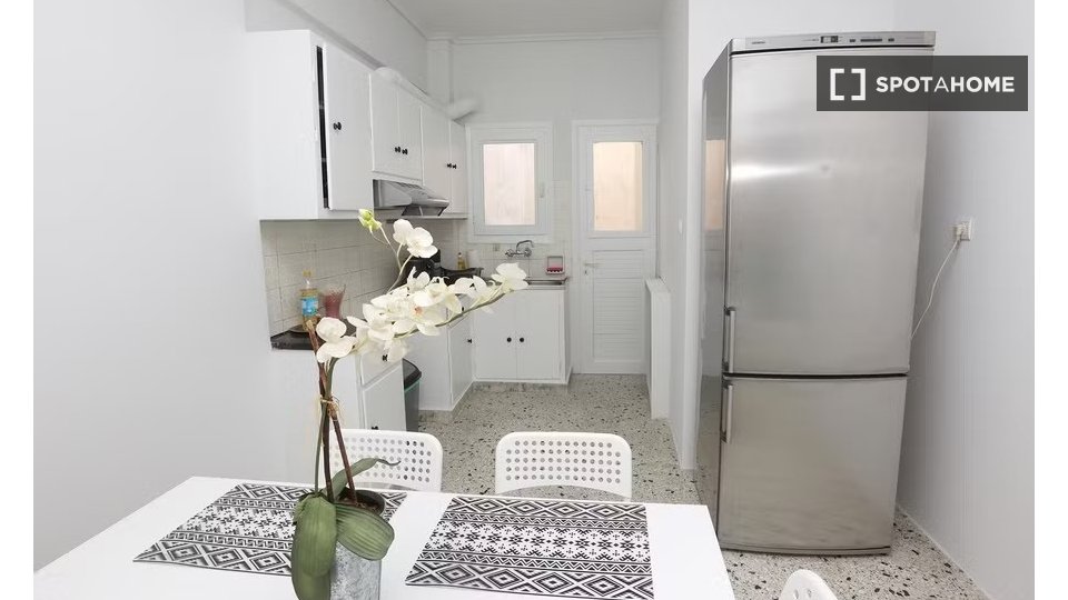Double room Athens, 5 beds — photo 14