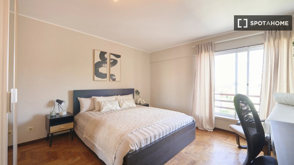 Double room Lisbon, 5 beds — photo 9