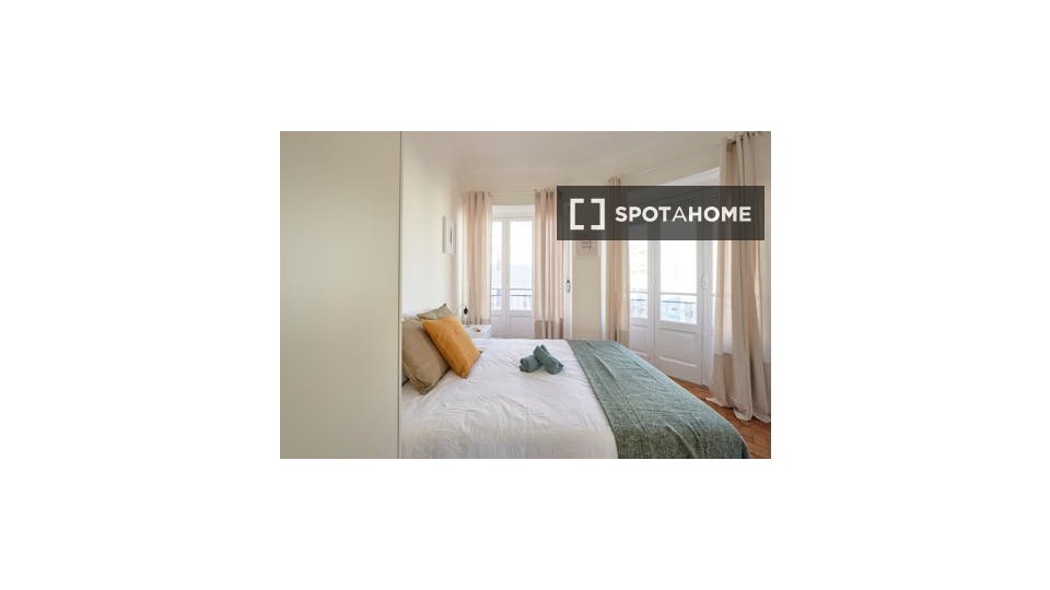 Double room Lisbon, 5 beds — photo 8