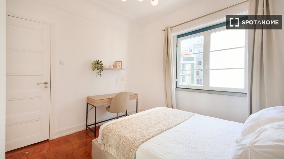 Double room Lisbon, 4 beds — photo 10