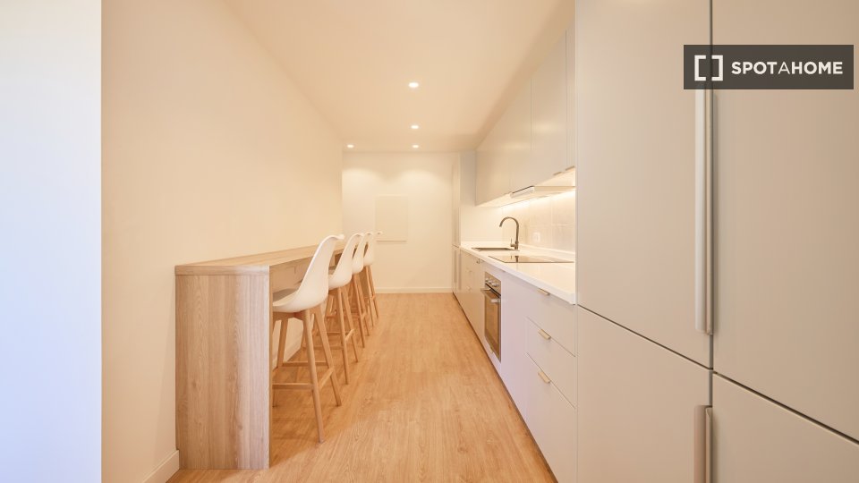 Double room Lisbon, 4 beds — photo 14