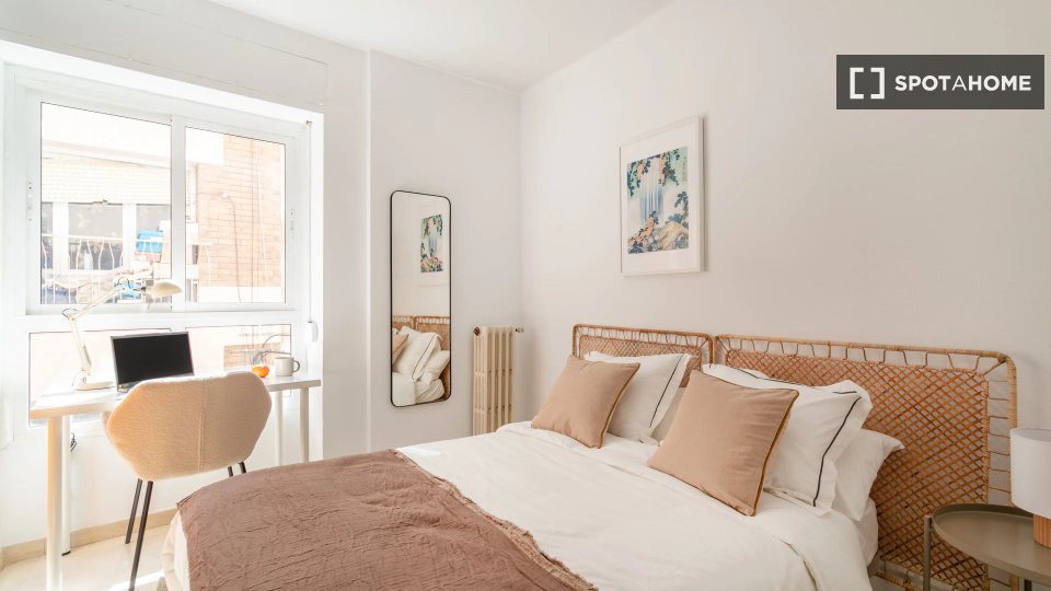 Double room Alicante, 5 beds — photo 1