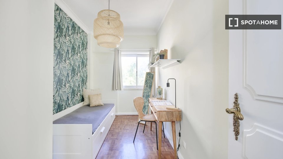 Double room Lisbon, 5 beds — photo 1