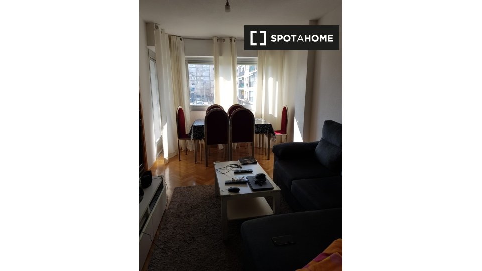 Double room Madrid, 3 beds, 80m² — photo 7