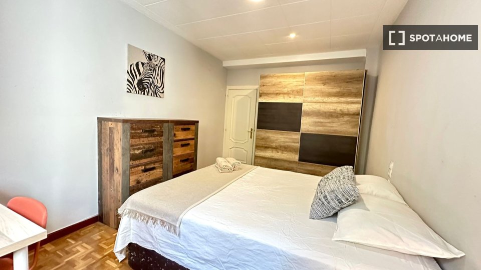 Double room Madrid, 3 beds — photo 18