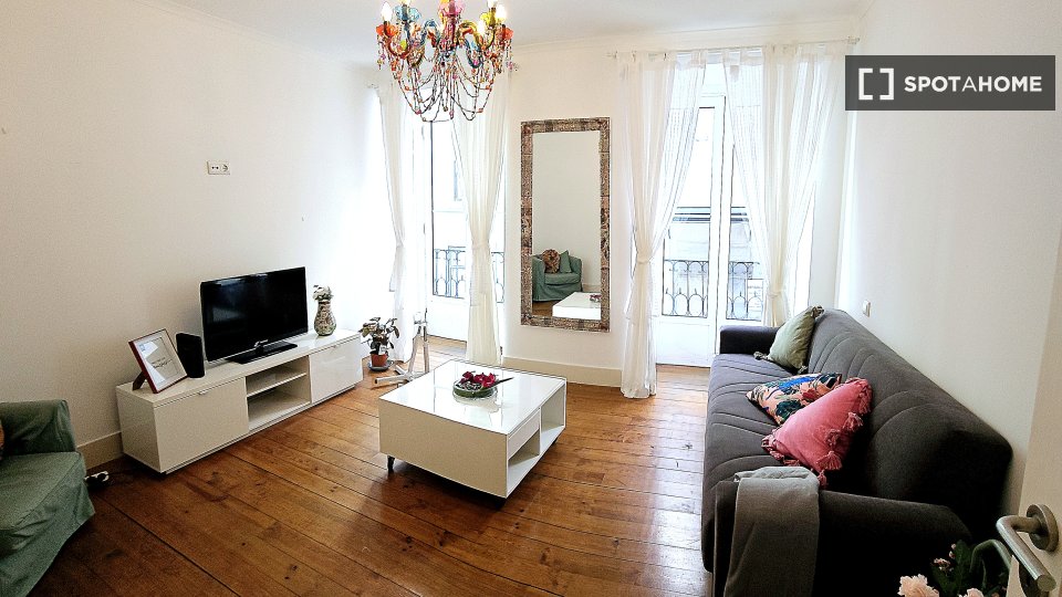 Apartment Lisbon, 2 beds, 79m² — photo 3