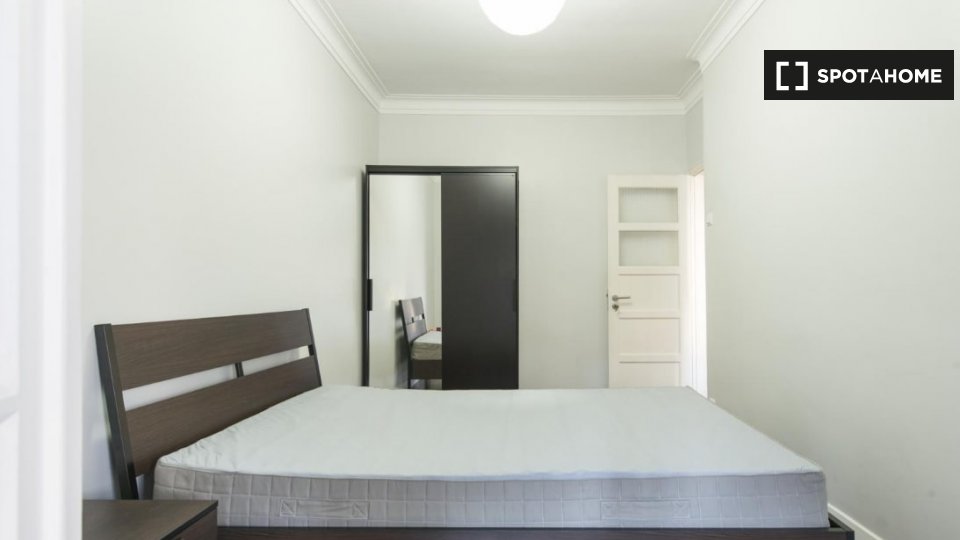 Double room Lisbon, 4 beds, 160m² — photo 3