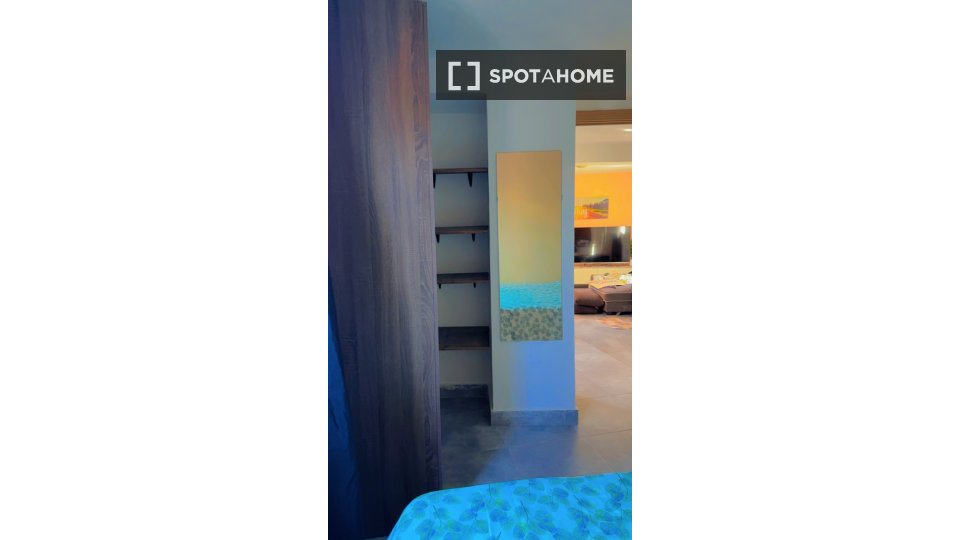 Se alquila habitación en Els Orriols, Valencia.