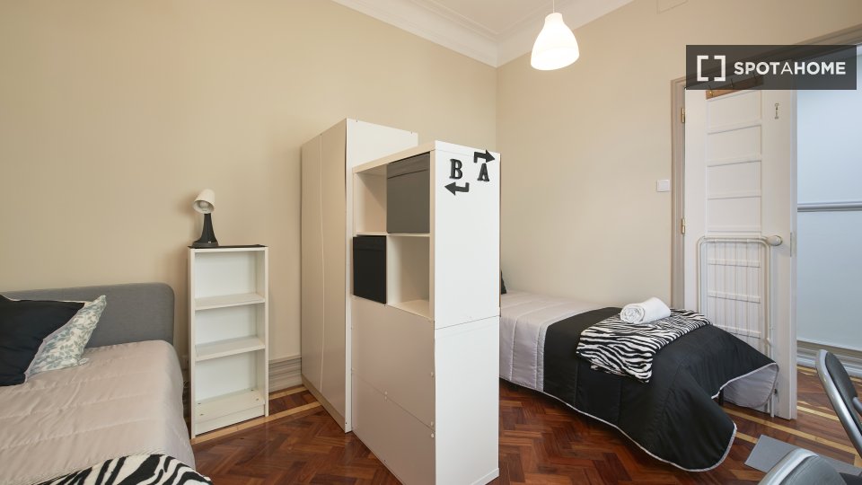 Double room Lisbon, 9 beds — photo 32