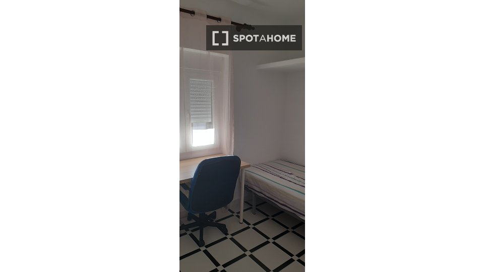 Double room Granada, 4 beds, 80m² — photo 6