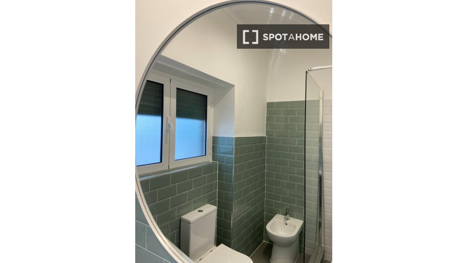 Double room Lisbon, 1 bed — photo 12