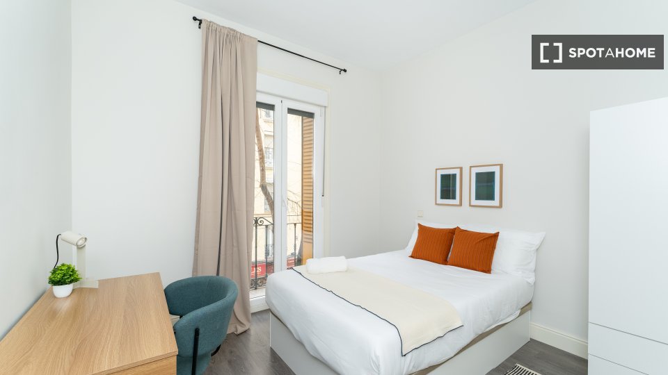 Double room Madrid, 5 beds — photo 4
