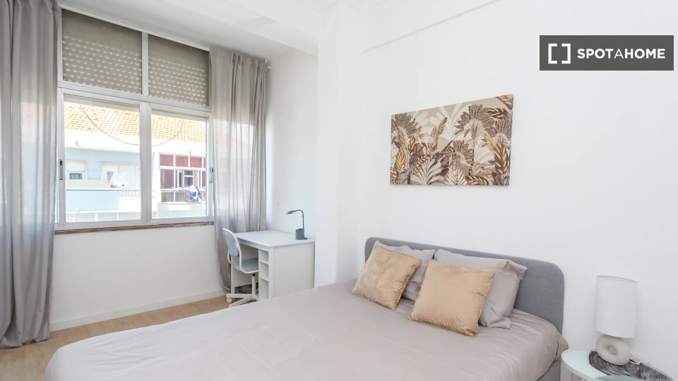Double room Lisbon, 5 beds — photo 1