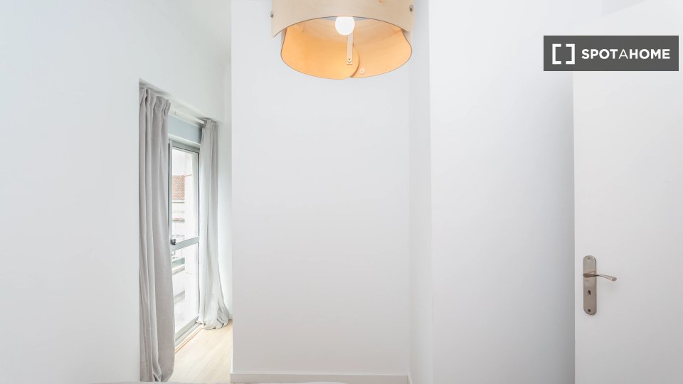 Double room Lisbon, 5 beds — photo 13