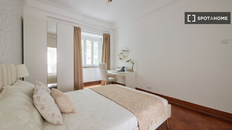 Double room Lisbon, 6 beds — photo 14
