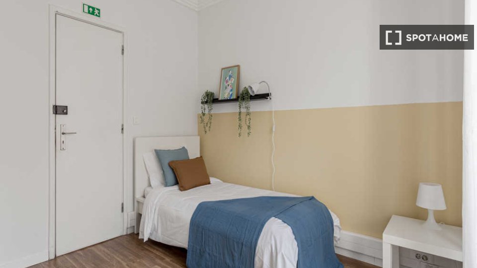 Double room Lisbon, 13 beds — photo 20