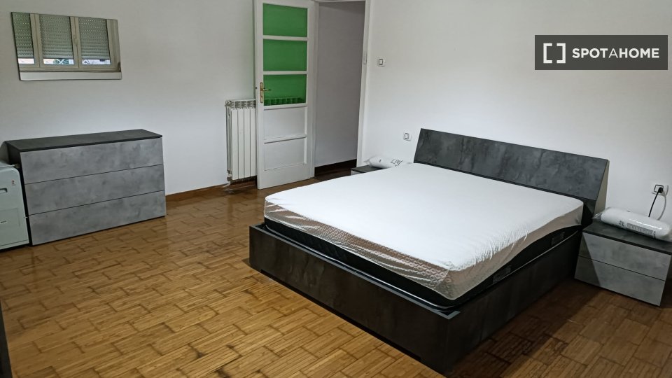 Double room Naples, 2 beds — photo 8