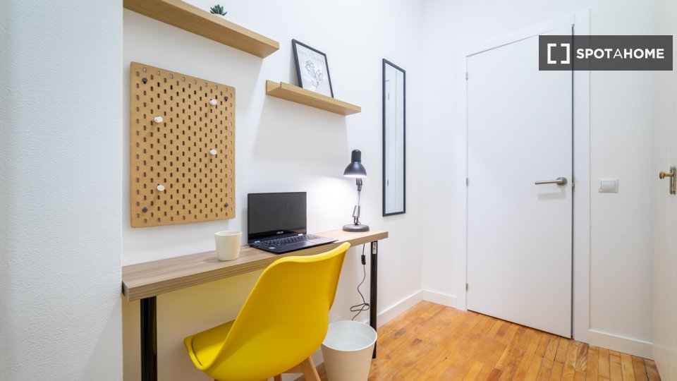Double room Madrid, 13 beds, 301m² — photo 4