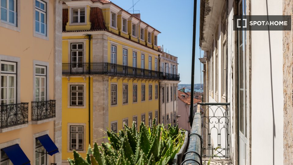 Apartment Lisbon, 2 beds, 180m² — photo 11