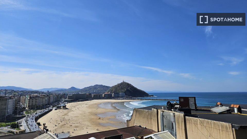 Habitación en un piso compartido en Gros, San Sebastián