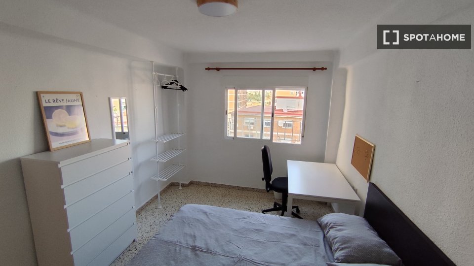 Double room Malaga, 3 beds, 80m² — photo 44