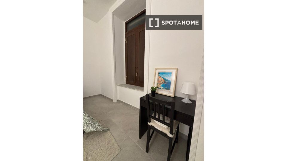 Double room Naples, 4 beds — photo 24