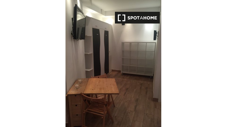 Double room Madrid, 1 bed — photo 17
