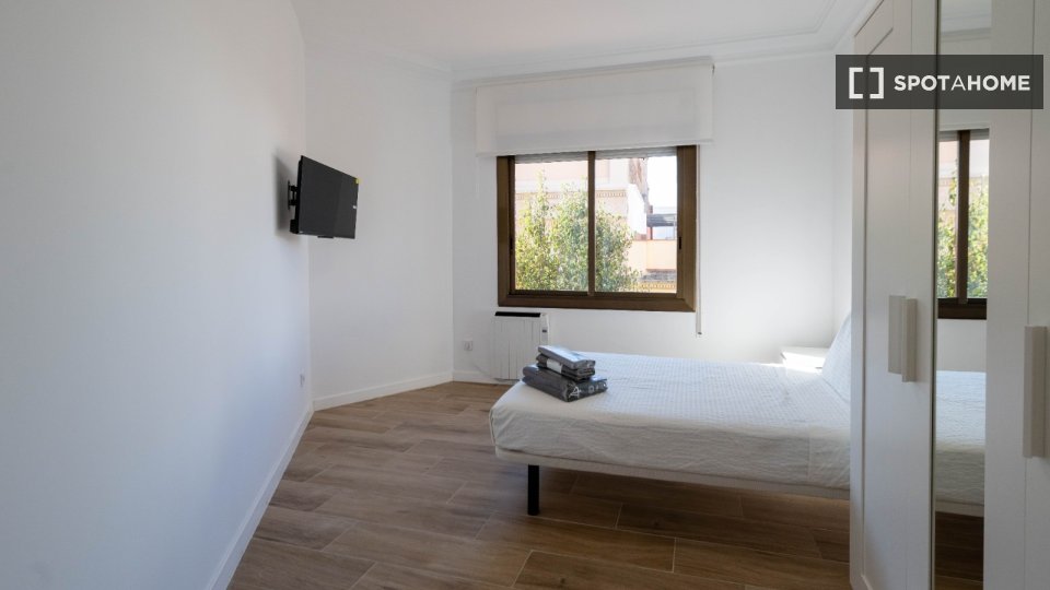 Double room Barcelona, 5 beds, 128m² — photo 26