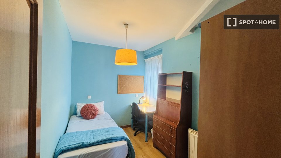 Double room Alcala_De_Henares, 3 beds — photo 60