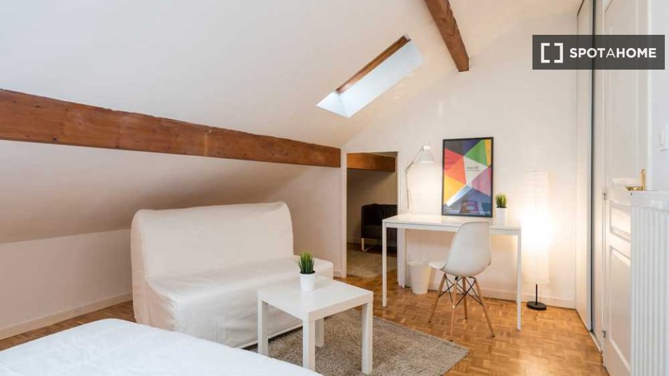 Double room Lyon, 3 beds, 80m² — photo 9