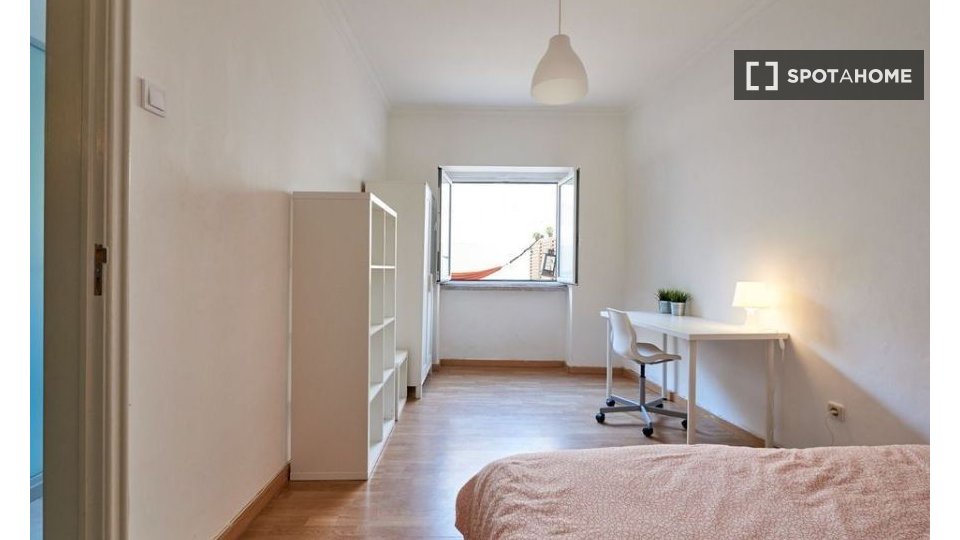 Double room Lisbon, 2 beds — photo 4