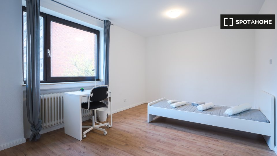 Double room Dusseldorf, 4 beds — photo 12