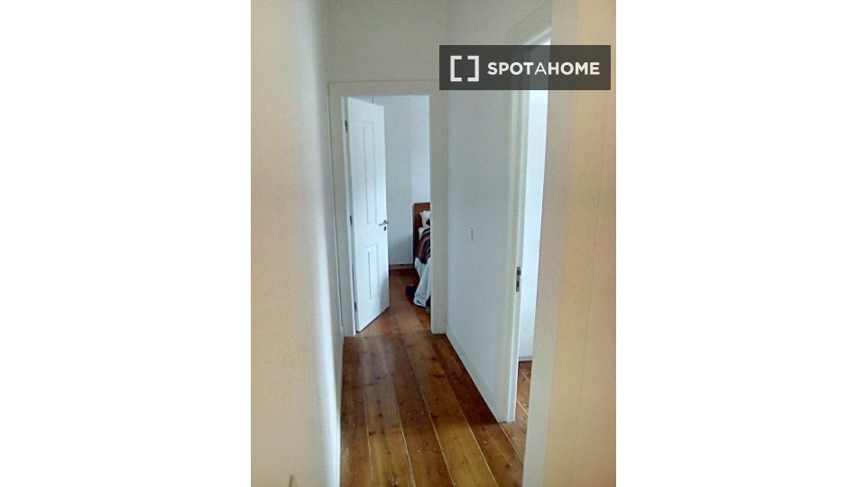 Double room Lisbon, 3 beds — photo 6