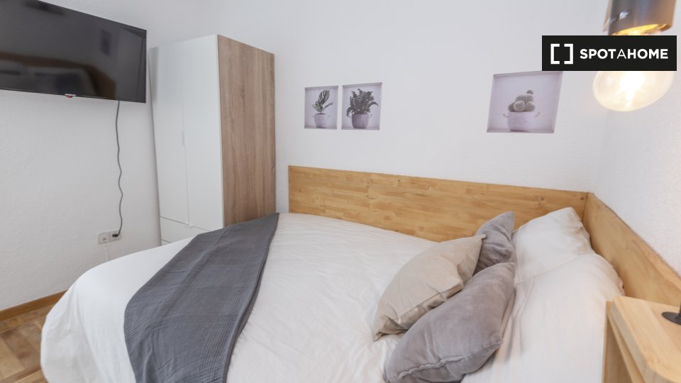 Double room Madrid, 6 beds, 150m² — photo 18