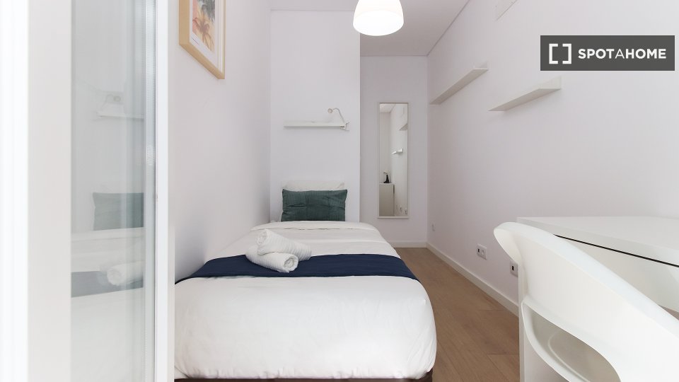 Double room Lisbon, 4 beds — photo 4