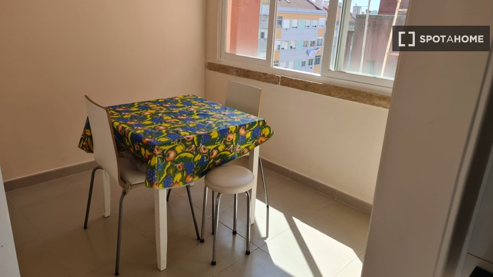 Double room Lisbon, 3 beds — photo 3