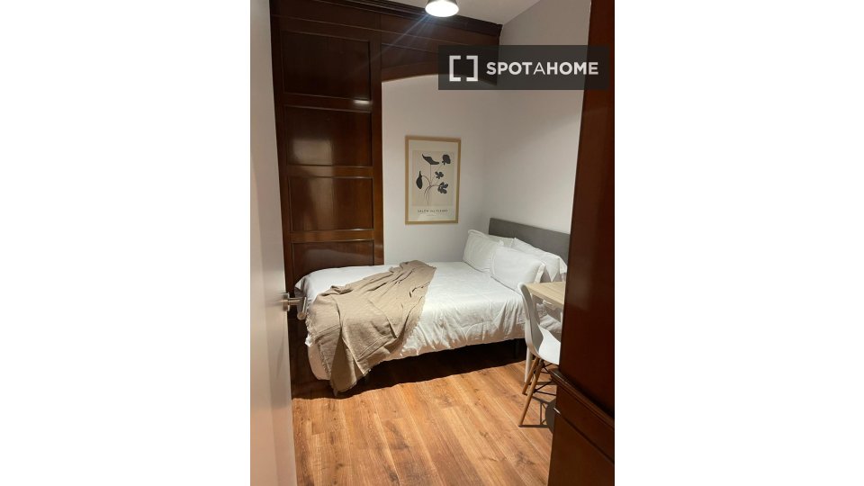 Double room Madrid, 10 beds, 173m² — photo 1