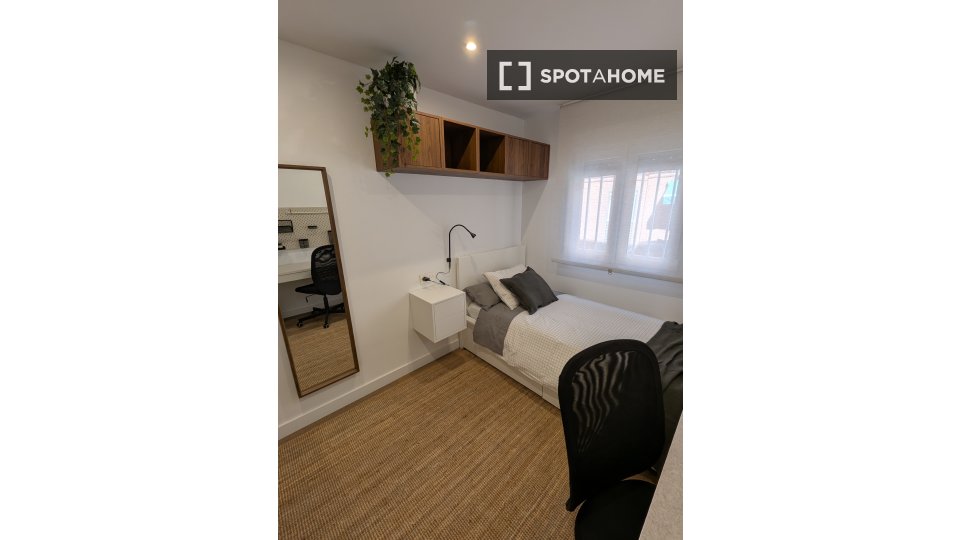 Double room Madrid, 5 beds — photo 10