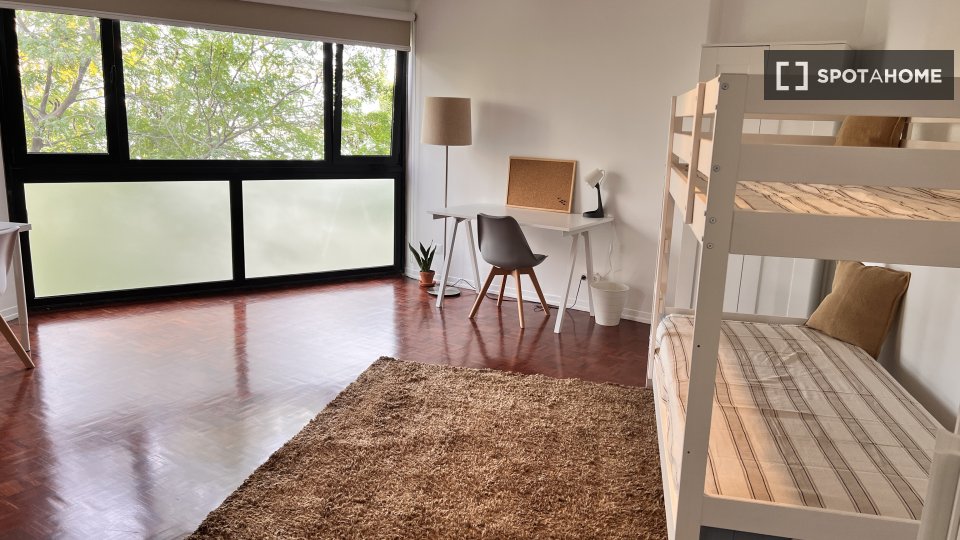 Double room Lisbon, 6 beds — photo 28