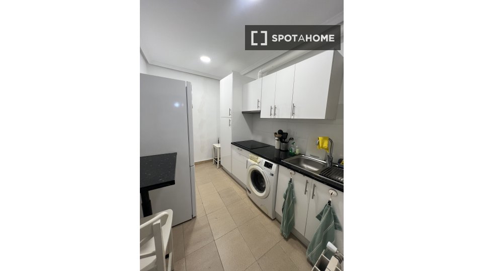 Double room Madrid, 8 beds, 275m² — photo 17